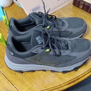 Columbia Men's Black and Gray Athletic Shoes